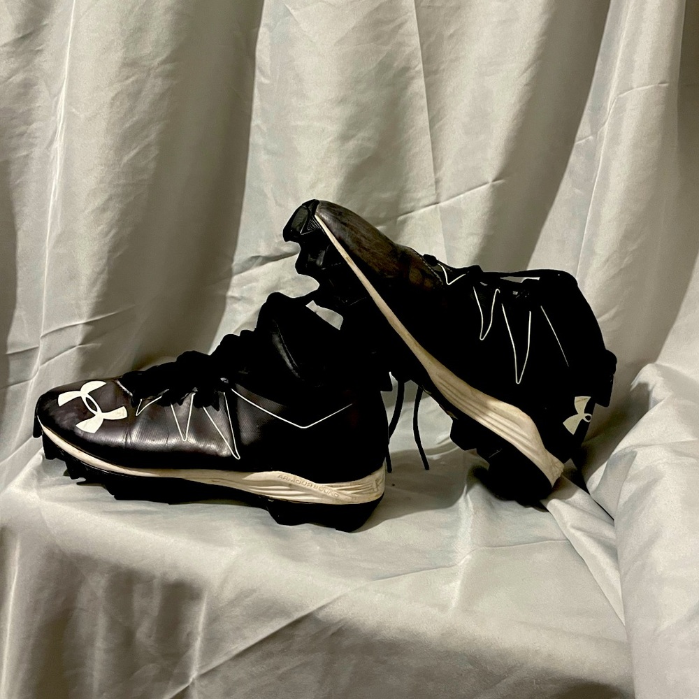 Under Armor Boys Cleats